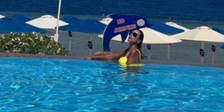 بـ مايوه أصفر.. أحدث ظهور لـ ريم البارودي في شرم الشيخ - هرم مصر