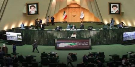 البرلمان الإيراني يوافق على إغلاق مضيق هرمز والقرار الأخير بيد الجهات الأمنية - هرم مصر
