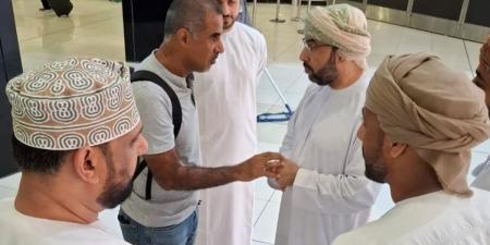 سفارة عُمان تواصل متابعة عودة مواطنيها من إيران عبر الكويت - هرم مصر