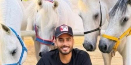 عصام السقا يخطف الأنظار بصحبة الخيول العربية: سبحان من خلق - هرم مصر