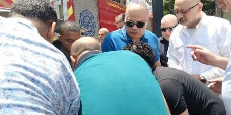 وصول جثمان الكاتب محمد عبد المنعم لـ مسجدعمر مكرم لأداء صلاة الجنازة - هرم مصر