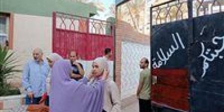 اليوم طلاب الثانوية العامة النظام القديم يؤدون امتحان اللغة الأجنبية الثانية - هرم مصر