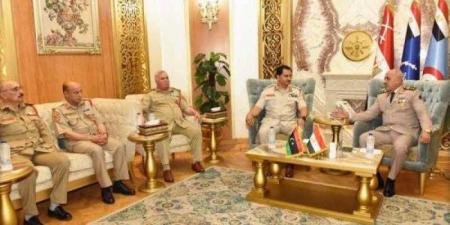 الفريق أحمد خليفة يلتقى رئيس أركان القوات البرية بالجيش الليبى - هرم مصر