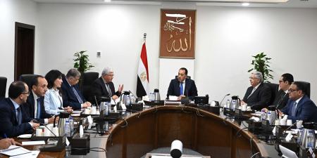 رئيس الوزراء يستعرض نتائج التعاون بين جامعة أكسفورد ومستشفى 50050 - هرم مصر