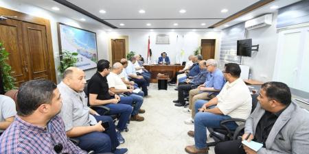 وزير الإسكان يعقد اجتماعا لمتابعة مشروعات مركز مارينا العلمين السياحي - هرم مصر