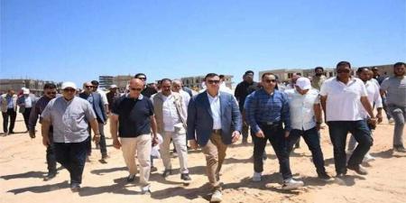 وزير الإسكان يتفقد مشروع بحيرات نيو مارينا والطرق والمداخل بـ ”مارينا الساحل الشمالي” - هرم مصر