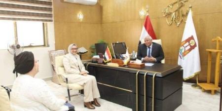 أخبار الوادي الجديد: تنفيذ مبادرة سكن كريم في قرى الفرافرة والسيطرة على حريق بمزرعة نخيل بمدينة موط - هرم مصر