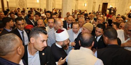 وزير الأوقاف وعدد من الوزراء والمسؤولين يؤدون صلاة الجمعة بمسجد السيدة نفيسة - هرم مصر