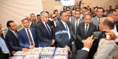 وزير التموين ومحافظ الشرقية يفتتحان سوق اليوم الواحد بالعاشر من رمضان - هرم مصر