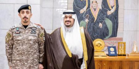 نائب أمير منطقة الرياض يقلّد الرائد الشكرة رتبته الجديدة - هرم مصر