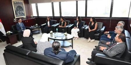 وزير الاستثمار يسلّم أولى شهادات الدبلومة الدولية في التجارة الخارجية بمصر - هرم مصر