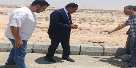 محافظ مطروح يتفقد أعمال تطوير طريق مطار العلمين الدولي - هرم مصر