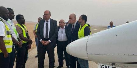 وزير الطيران يتابع هبوط اضطراري لطائرة خاصة بمطار القاهرة الدولي - هرم مصر