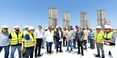 وزير الإسكان يطلق التشغيل التجريبي لأكبر بحيرة بالعلمين .. صور - هرم مصر