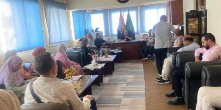 وكيل "صحة الفيوم" يعقد اجتماعًا موسعًا لمتابعة سياسات مكافحة العدوى بمستشفى إطسا المركزي - هرم مصر