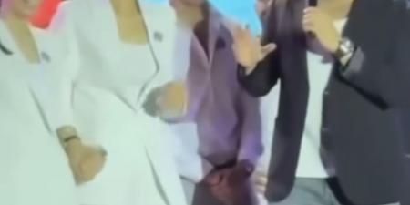 كنت مسافر غصب عني.. تامر حسني يوضح سبب غيابه عن زفاف ليلى زاهر - هرم مصر