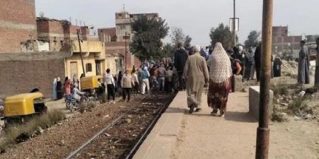 مصرع 3 أشخاص صدمهم قطار بطوخ - هرم مصر