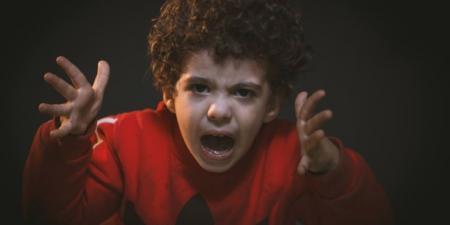 لماذا يتصرف طفلك في عمر الثالثة كمراهق؟ - هرم مصر