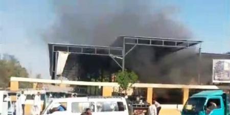 السيطرة على حريق فى سيارة ميكروباص بأسوان - هرم مصر
