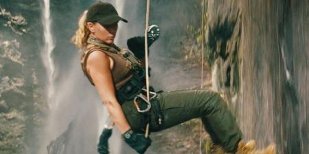 سكارليت جوهانسون وجوناثان بيلي عن كواليس من تصوير «Jurassic World Rebirth» - هرم مصر