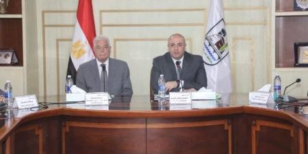 محافظ بني سويف يعقد اجتماعًا مع المجلس التنفيذي بحضور مستشار رئيس الجمهورية للتنمية - هرم مصر
