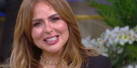 منى الشاذلى تعتذر لصاحبة اللوحة الأصلية..تفاصيل إتهام مها الصغير بنسب لوحة دنماركية شهيرة لها - هرم مصر