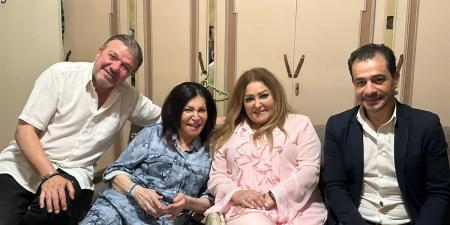 وفد من وزارة الثقافة ونقابة المهن التمثيلية يزور الفنانة نجوى فؤاد في منزلها بعد استغاثتها (صور) - هرم مصر