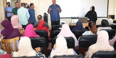 تدريب معلمي العلوم على مناهج أولى إعدادي المطورة بالخارجة - هرم مصر