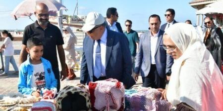 محافظ الدقهلية يتفقد معرض «أيادي مصر» للصناعات الحرفية والمنتجات اليدوية بشاطئ جمصة - هرم مصر