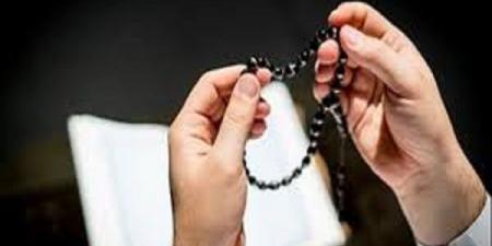 هل التسبيح على اليد أفضل من السبحة؟ - هرم مصر