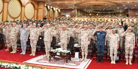 وزير الدفاع يلتقى مقاتلى المنطقة الشمالية العسكرية - هرم مصر