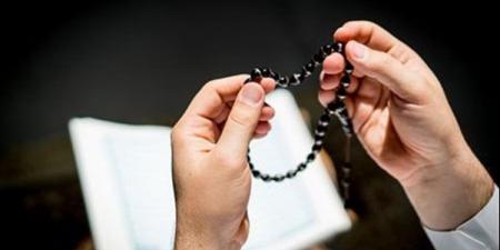 هل التسبيح على اليد أفضل من السبحة؟ .. دار الإفتاء تجيب - هرم مصر