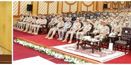 وزير الدفاع يستعرض التحديات الدولية والإقليمية أمام مقاتلى المنطقة الشمالية العسكرية - هرم مصر