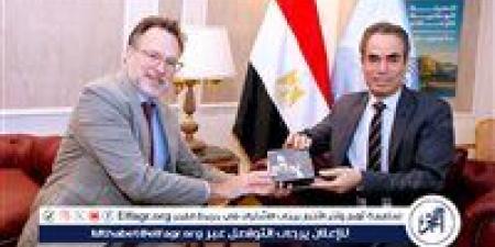سفير كندا يزور استديو نجيب محفوظ بماسبيرو ويشيد بالعلاقات مع مصر - هرم مصر