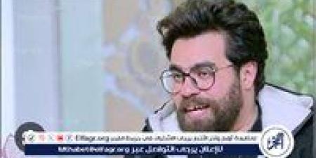 شاهد.. علي رؤوف يرتجل أغنية لـ "الستات ما يعرفوش يكدبوا".. ويغني "يلا يا أصحاب" بصحبة المذيعات - هرم مصر