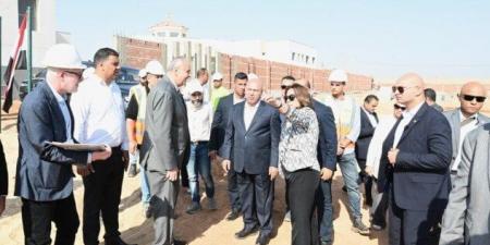 وزير الصناعة والقائم بأعمال وزير البيئة يتفقدان المجمع المتكامل لإدارة المخلفات بالعاشر من رمضان | صور - هرم مصر