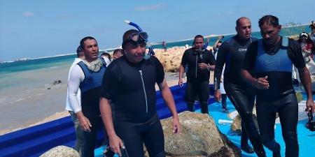 بالصور لحظه انتشال قطع أثرية غارقة من قاع البحر بأبو قير - هرم مصر