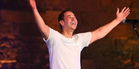 مدحت صالح مع الجمهور في بحلم علي قدي وحبيب ياعاشق  - هرم مصر