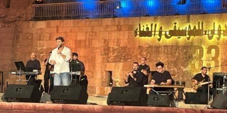 «اضحكي».. أحمد جمال يبدأ حفله الغنائي بـ«مهرجان القلعة الدولي» - هرم مصر