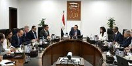 مدبولي يبحث مع وزراء حكومته مشروعات تحلية مياه البحر لتأمين احتياجات مصر المائية - هرم مصر