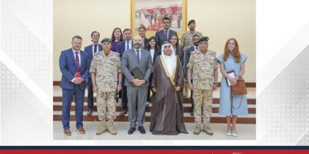 وزير شؤون الدفاع يستقبل وفدا من موظفي مجلسي الشيوخ والنواب بالولايات المتحدة الأمريكية الصديقة - هرم مصر