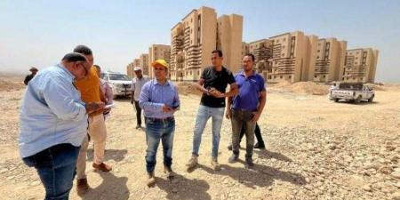 وزير الإسكان يتابع موقف المشروعات السكنية والمرافق والخدمات بمدينة قنا الجديدة - هرم مصر