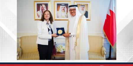 وزير الخارجية يستقبل القائم بأعمال سفارة الجمهورية اللبنانية لدى مملكة البحرين بمناسبة انتهاء فترة عملها - هرم مصر