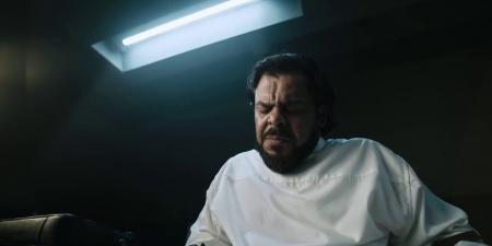 ”الجنون ليس غياب العقل بل حضوره”.. منذر رياحنة يضع بصمته بدور ”المريض النفسي” - هرم مصر
