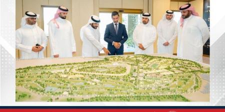 وزير شؤون البلديات والزراعة يتفقد أعمال التشجير في نادي راشد للفروسية وسباق الخيل - هرم مصر