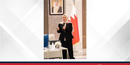 الرئيس التنفيذي لـ"تمكين" تلتقي مع الشباب البحريني من المشاركين في برنامج "رهان المستقبل" - هرم مصر