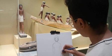 الرسم الحر للمقتنيات ورشة بـ متحف سوهاج القومي - هرم مصر