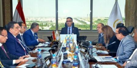 وزير التموين يجتمع مع رؤساء مجالس إدارات شركات المضارب لمتابعة خطط عمل إنتاج الأرز - هرم مصر