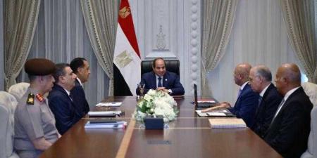 الرئيس السيسي يجتمع مع رئيس الوزراء ووزير الصناعة والنقل - هرم مصر