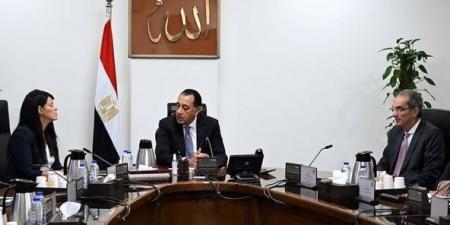 رئيس الوزراء يستعرض خطط الدولة للتحول الرقمي وجذب المزيد من الاستثمارات - هرم مصر